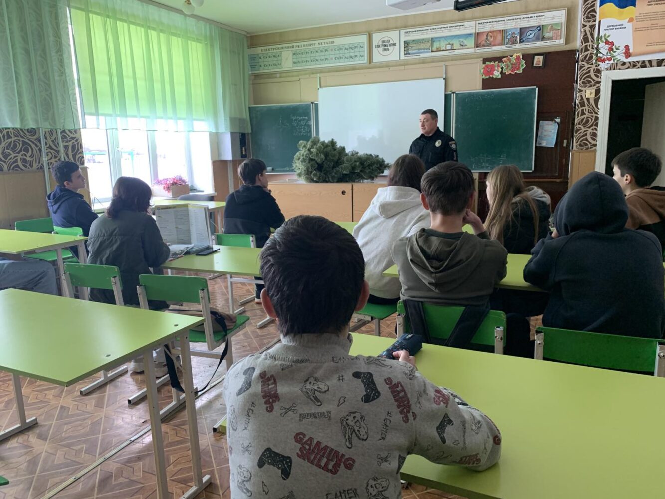Профілактична бесіда щодо спроб залучення неповнолітніх до проведення підривної діяльності ОКІ залізничної галузі та електроенергетики